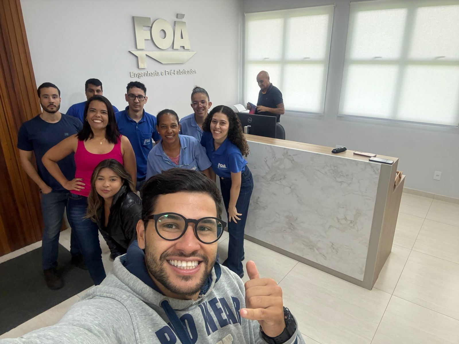 Equipe da FOA Engenharia com a Movimente no escritório
